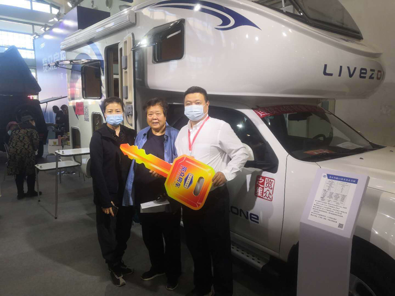 從這選房車(chē)的顧客怎么這么多? 從這選房車(chē)的顧客怎么這么多?