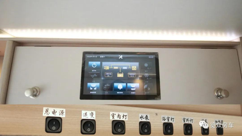 兩張雙人床，使用還方便的房車