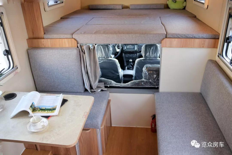 這么大的床，房車上少見，趕緊選