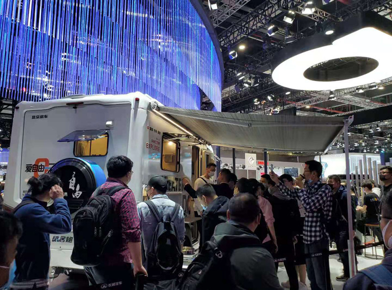 覽眾自由炮登陸上海汽車展長城展臺(tái)