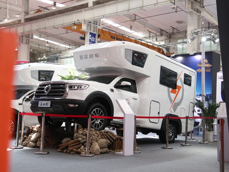 年度新車、自動檔、四驅,能選的房車 年度新車、自動檔、四驅,能選的房車