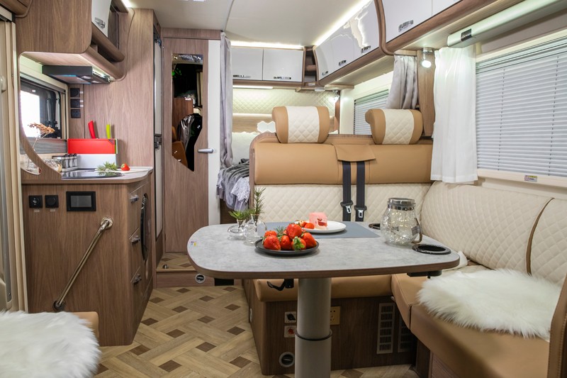 大空間,房車玩的才舒服 大空間,房車玩的才舒服