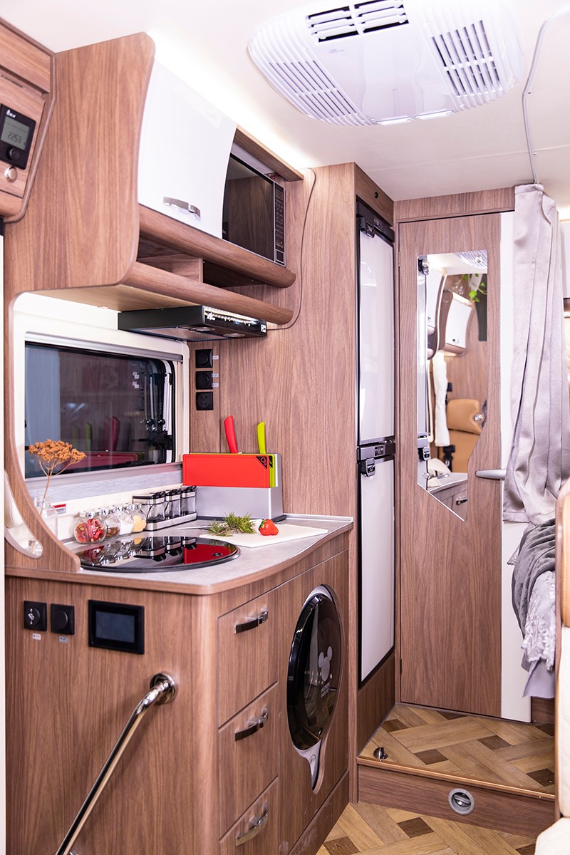 很多人喜歡睡這款房車，確實(shí)舒服