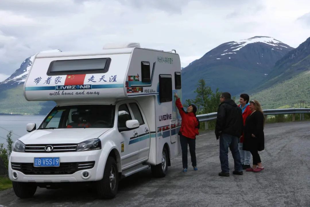 七旬老人開房車帶老伴游世界l中國房車圈最早的“網(wǎng)紅達(dá)人” 七旬老人開房車帶老伴游世界l中國房車圈最早的“網(wǎng)紅達(dá)人”