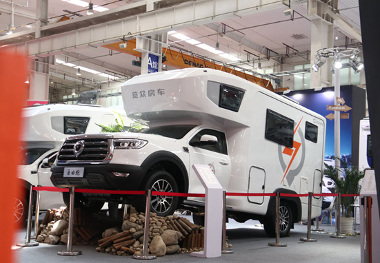 年度新車、自動檔、四驅(qū)，能選的房車