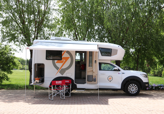 極致動力、四驅越野，樣樣都強，就是這款房車